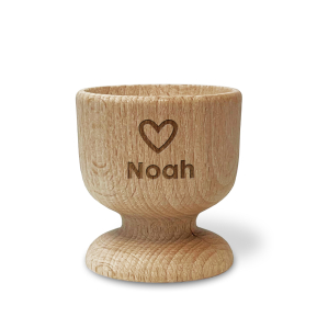 Personalisierter Eierbecher aus Holz mit Name und Motiv